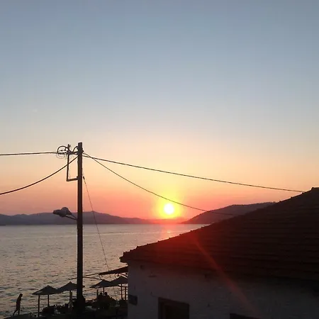 Landhaus Iraklios- Fabulous Area- ,,,- Sea-view- Studios,,-38m2-just Call On The Photo Number, For Price, Vacancy Etc- Next To Vallis -20meters From Seaside!!! Agria