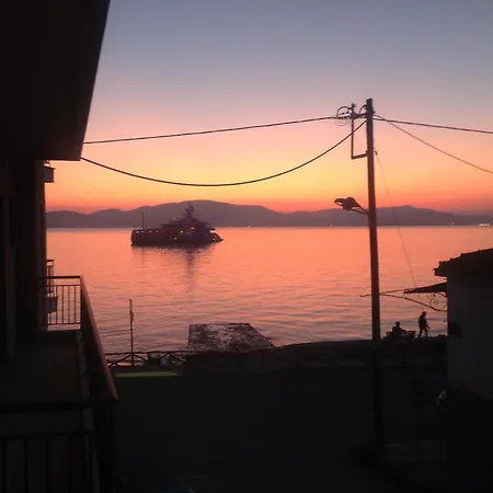 Landhaus Iraklios- Fabulous Area- ,,,- Sea-view- Studios,,-38m2-just Call On The Photo Number, For Price, Vacancy Etc- Next To Vallis -20meters From Seaside!!! Agria